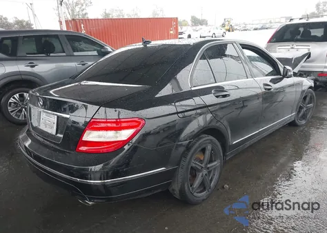 2011 Mercedes-Benz C 300 Luxury/Sport z USA, uszkodzony, nr VIN WDDGF5EB3BA510155